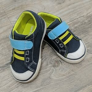 See Kai Run Sz 5 Tennis Shoes